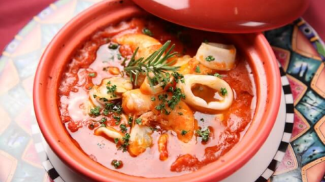 Squid stew in tomato sauce